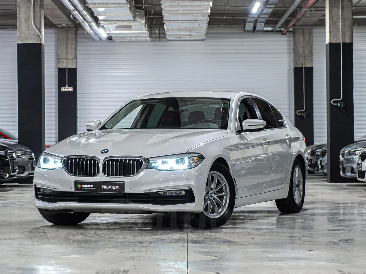 BMW 5-Series Image 1