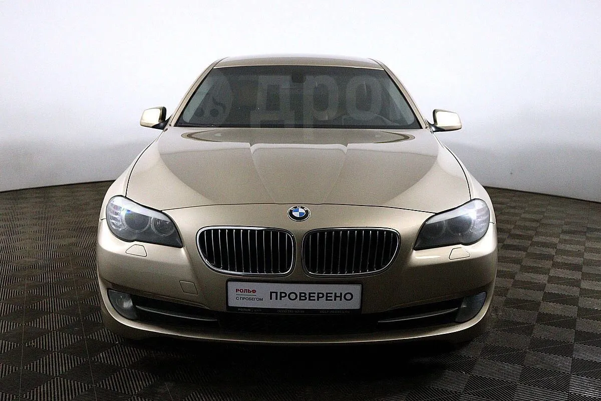 BMW 5-Series Image 2